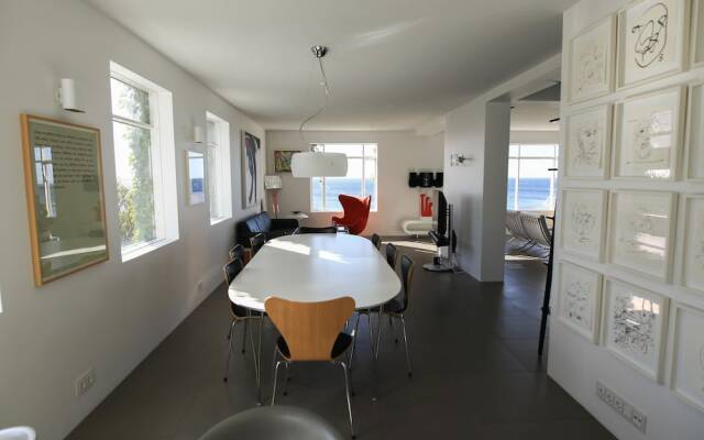 Ocean View Luxury Penthouse full of art