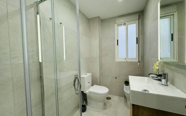 Bright Apartment Near Granada Center