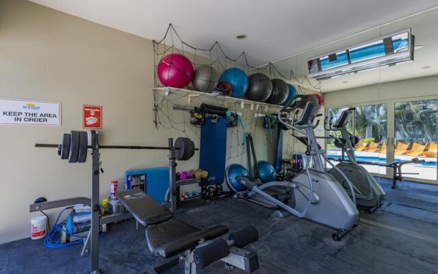 4BR 3BA w Pool Sleeps 10 200m From Eagle Beach