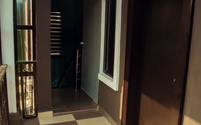 Platinum Apartelle