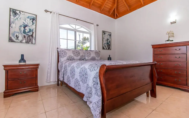 Runaway Bay Gem in Runaway Bay