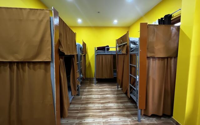 Flyscape Hostel
