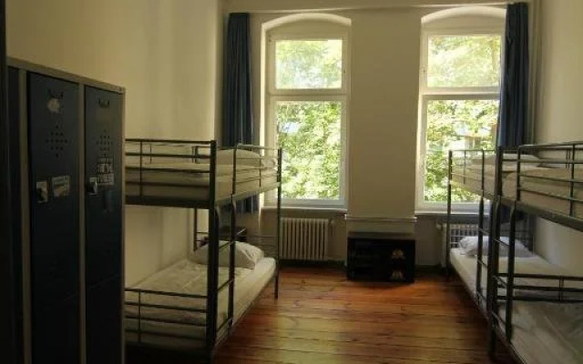36 Rooms Hostel