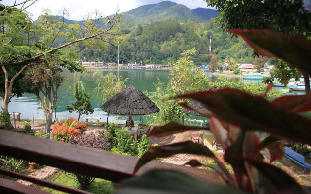 Pandu Lakeside Hotel Parapat - Toba Lake