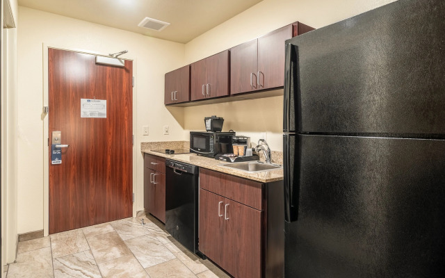 Cobblestone Hotel & Suites - Cozad