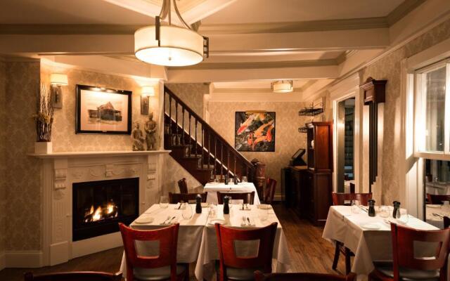 Crowne Pointe Historic Inn & Spa - Adults Only
