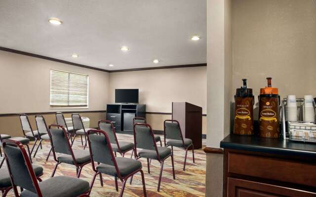 Super 8 by Wyndham Clinton