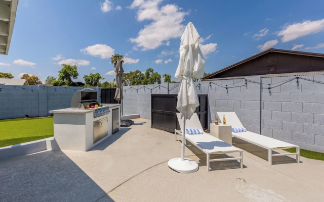 Old Town Fashion-pool-putting Green-bbq Grill