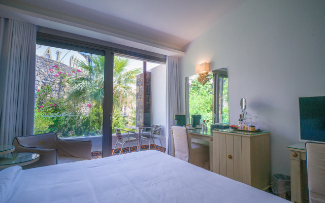 Royal Marmin Bay Boutique & Art Hotel - Adults Only