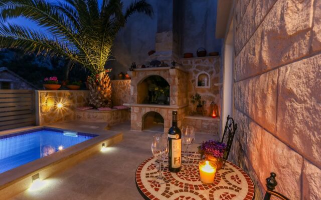 Villa Capitis in the Centre with deluxe pool