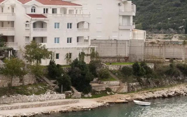 Apartments Tiha Luka