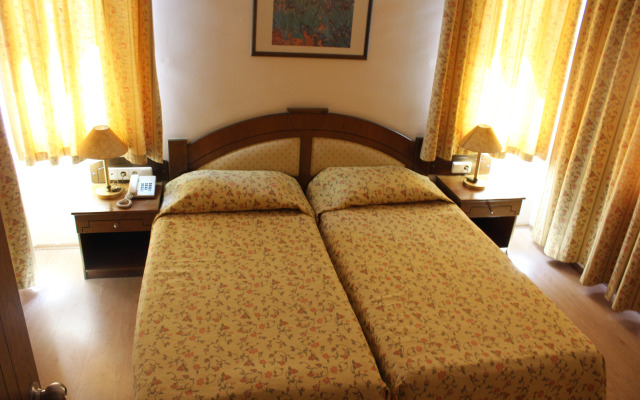Side Bay Hotel