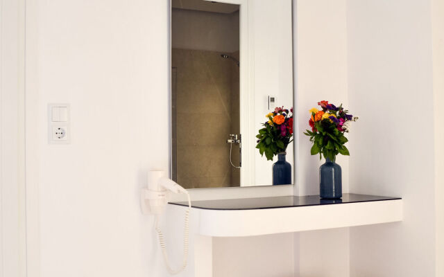 Dimele Rooms & Studios