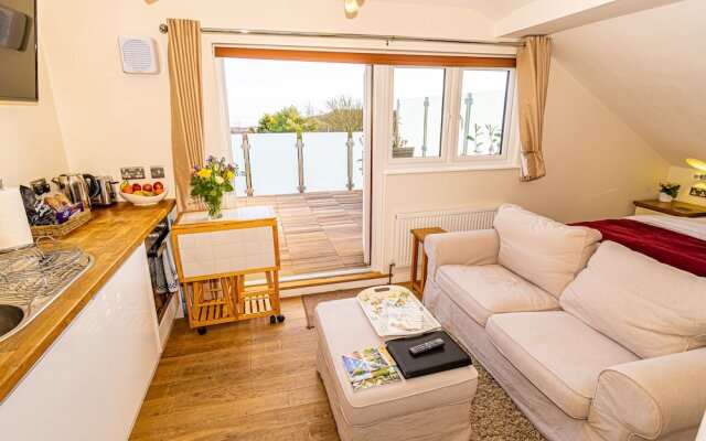 Sea View Holiday Flat - Covehurst Bay