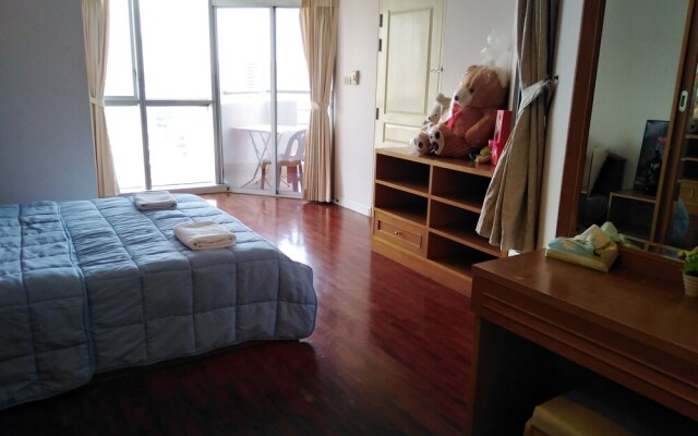 Downtown Apartment near BTS Station