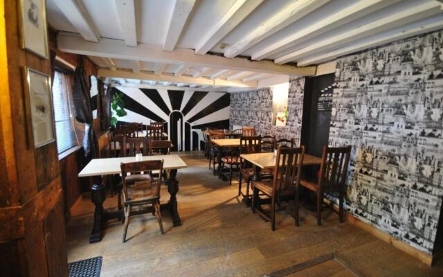 The Longboat Inn
