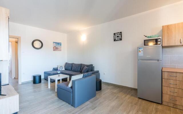 Pasko 3 modern furnished ap for 7