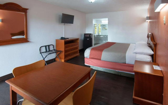 Motel 6 Montgomery, AL - Coliseum