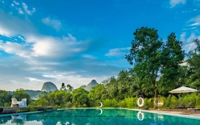 Shanzhige Light Luxury Holiday Hotel (Yangshuo West Street)