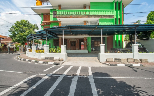 RedDoorz Syariah near Puri Agung Denpasar