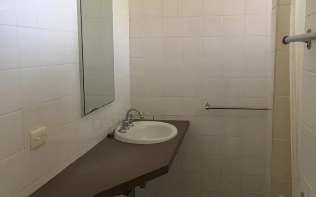 Palm and Pawn Motor Inn