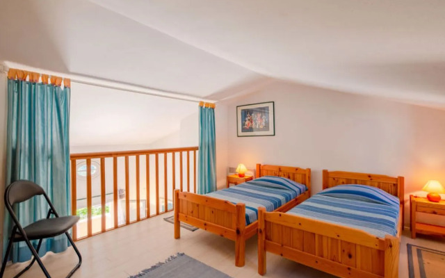 Le Petit Village 36069