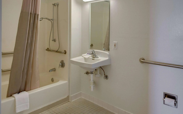 Motel 6 Gulfport, MS – Airport