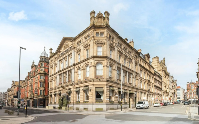Sir Thomas Hotel