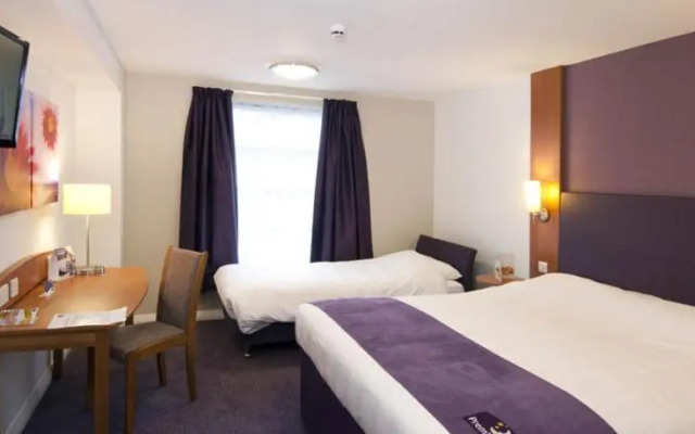 Premier Inn Wigan West (m6, J26)