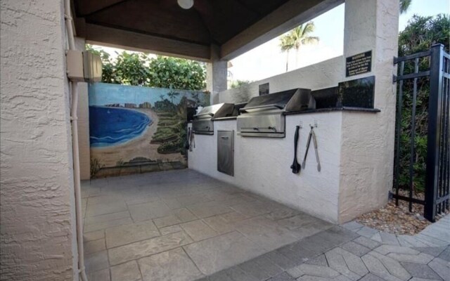 Som 112 - Somerset 2 Bedroom Condo by Redawning