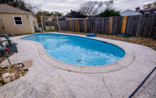 3Bdrm 2.5Bath 6Beds - Pool House