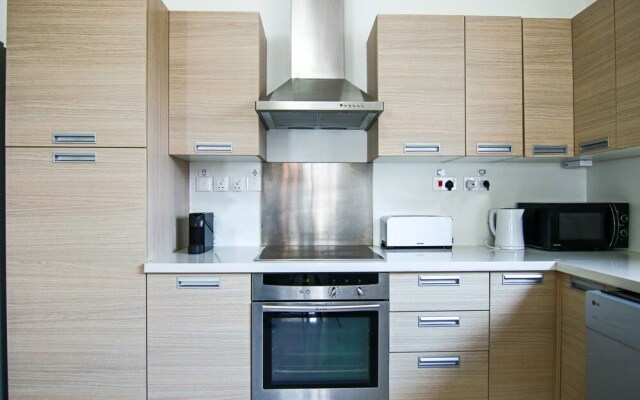 Phaedrus Living: City View Luxury Flat Harbour 03
