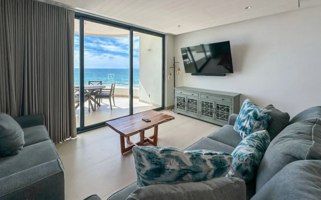 Paradise Found Luxe 2BR Condo in Iconic Location