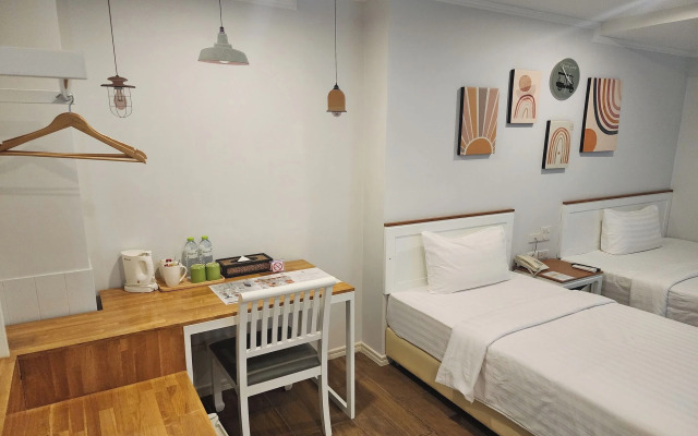 J Place Hotel