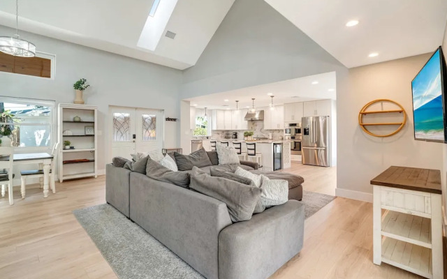 Sarasota Waterfront Pool Home With Dock