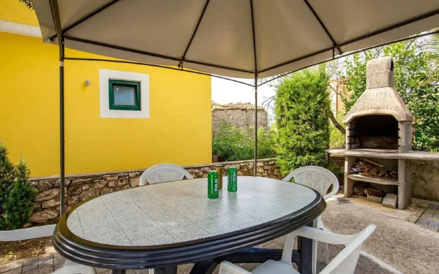 Pretty Apartment in Mandre With Barbecue