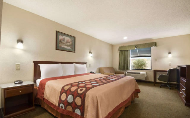 Super 8 by Wyndham Baton Rouge/I-12