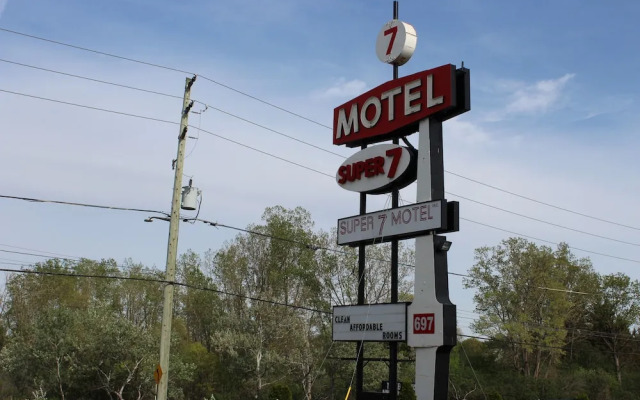 Super 7 Motel