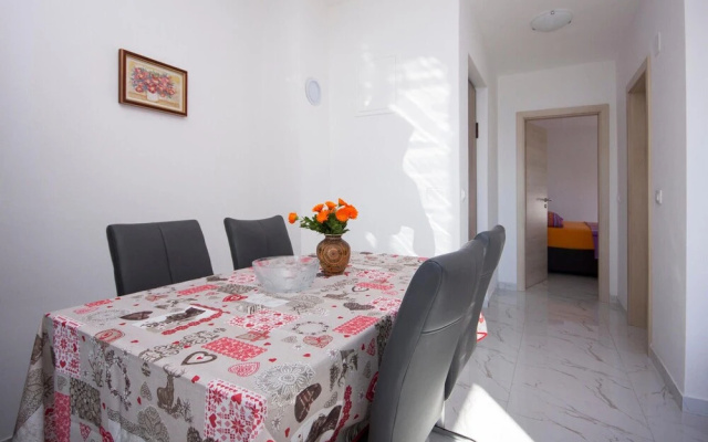 Awesome Apartment in Rogoznica With 1 Bedrooms and Wifi