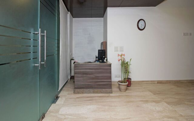 Merriment Hotel Sec 31 by OYO