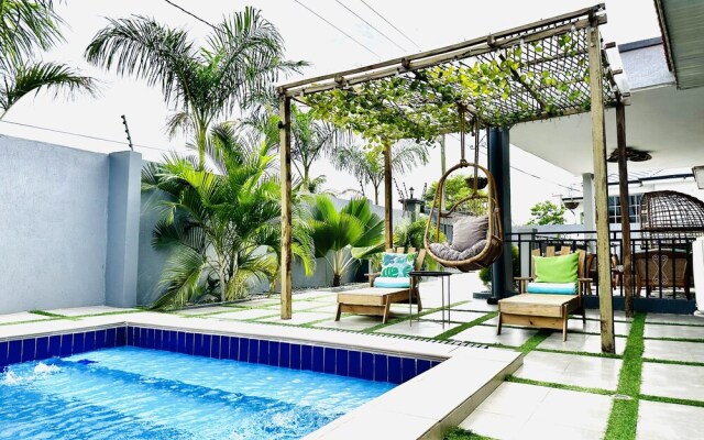 Luxurious Villa With Private Pool, Hot Tub and Bar