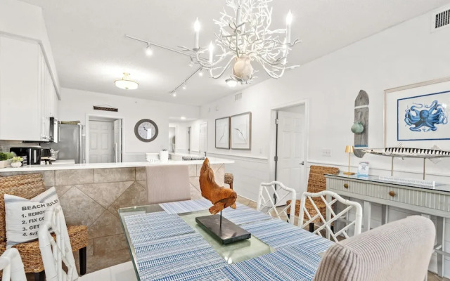 Fun In The Sun! Crescent at Miramar - Gulf Front+beach Chairs