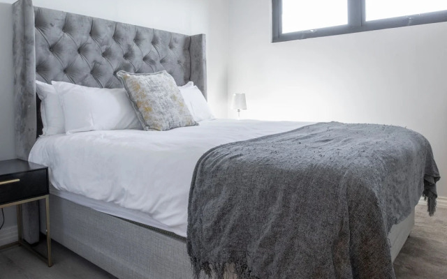 16 On Bree Unit 1713