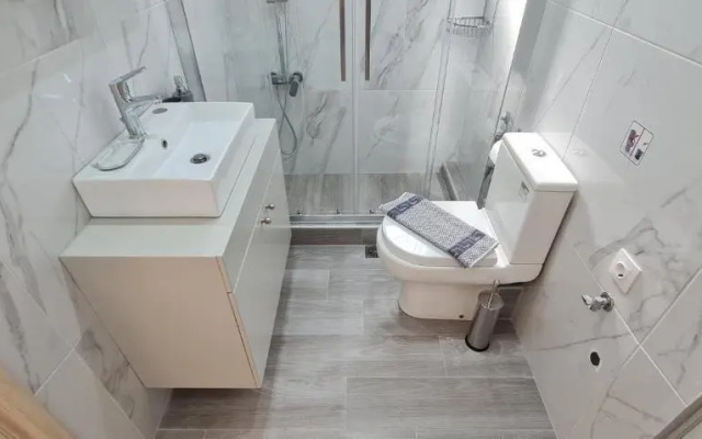 Stylish S&k 'k' Villa 200m From The Beach