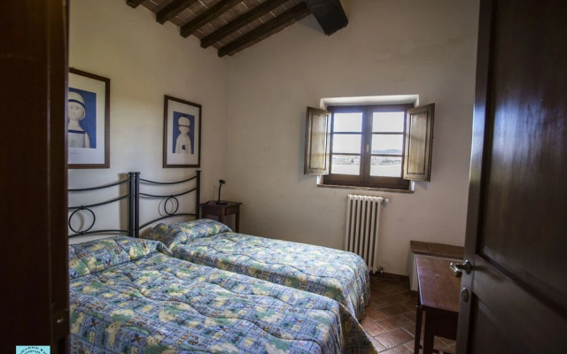 Vacation in Tuscany with swimming pool and tennis court