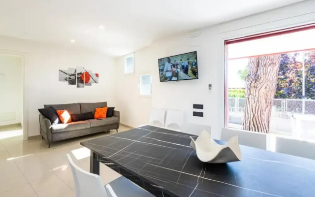 Modern Villa With Jacuzzi Close to the Beach