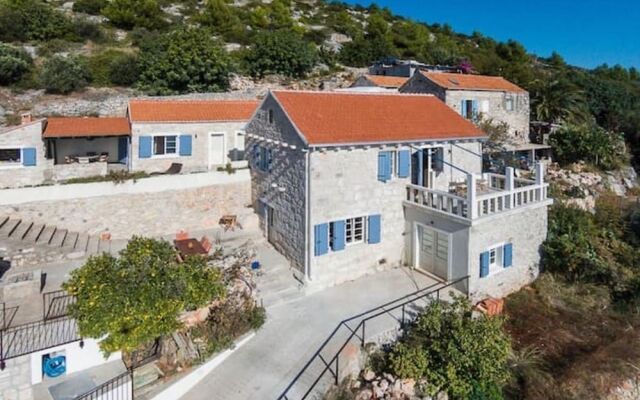 Old Tree Villa
