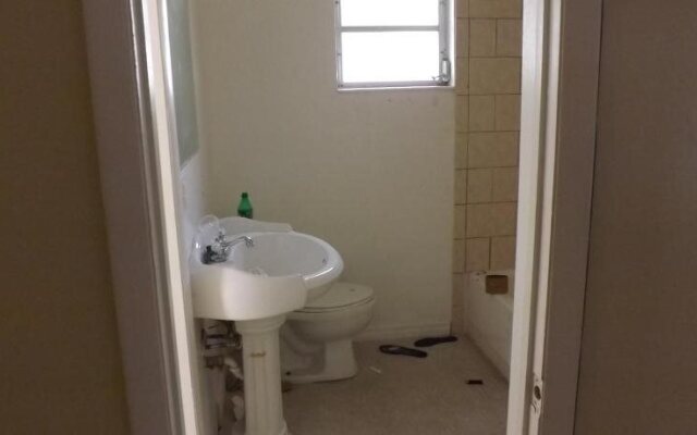 Eamon James Apartments & Suites