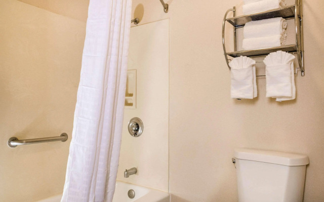 Quality Inn & Suites Lathrop - South Stockton