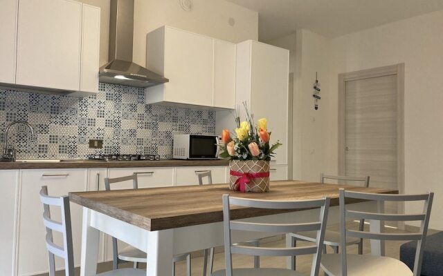 New and Bright Apartment Close to the Beach